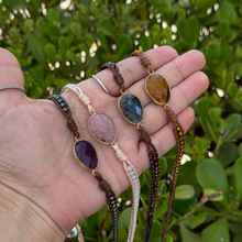 Carregar imagem no visualizador da galeria, Bracelete Labradorita Serena 3voltas -PEDRA PEQUENA