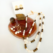 Carregar imagem no visualizador da galeria, Colar de Pérolas com Olho de Tigre Elegance 45cm - Império Stone